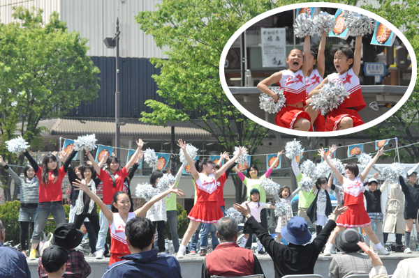 100_img_clapscheerleaders_01.jpg