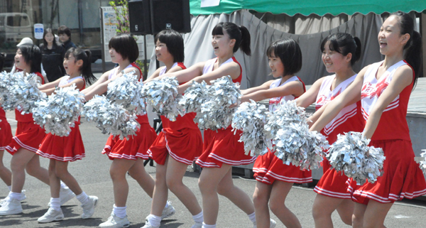 100_img_clapscheerleaders_05.jpg